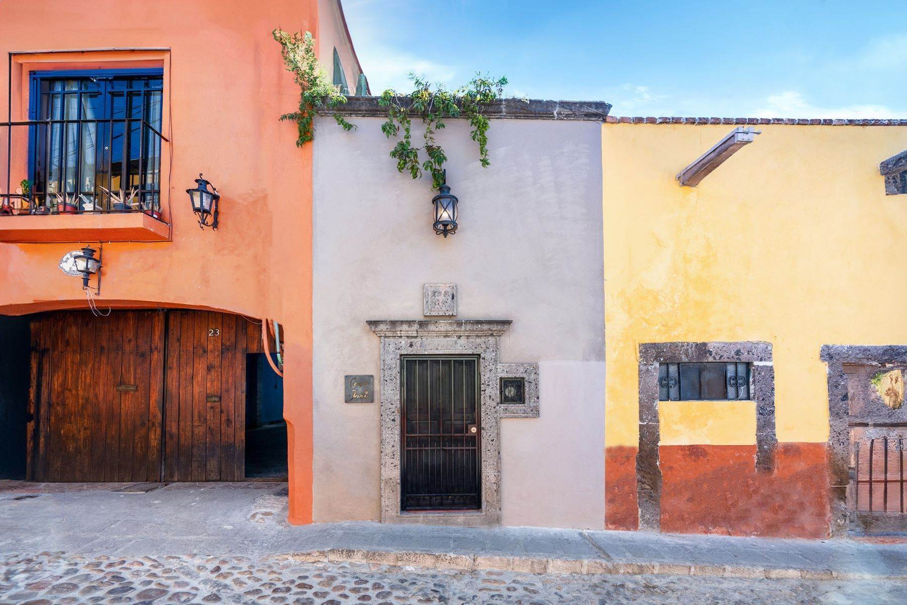 Single Family Homes for Sale at CASA JARI Homobono #19A, Centro Historico San Miguel De Allende, Guanajuato 37700 Mexico