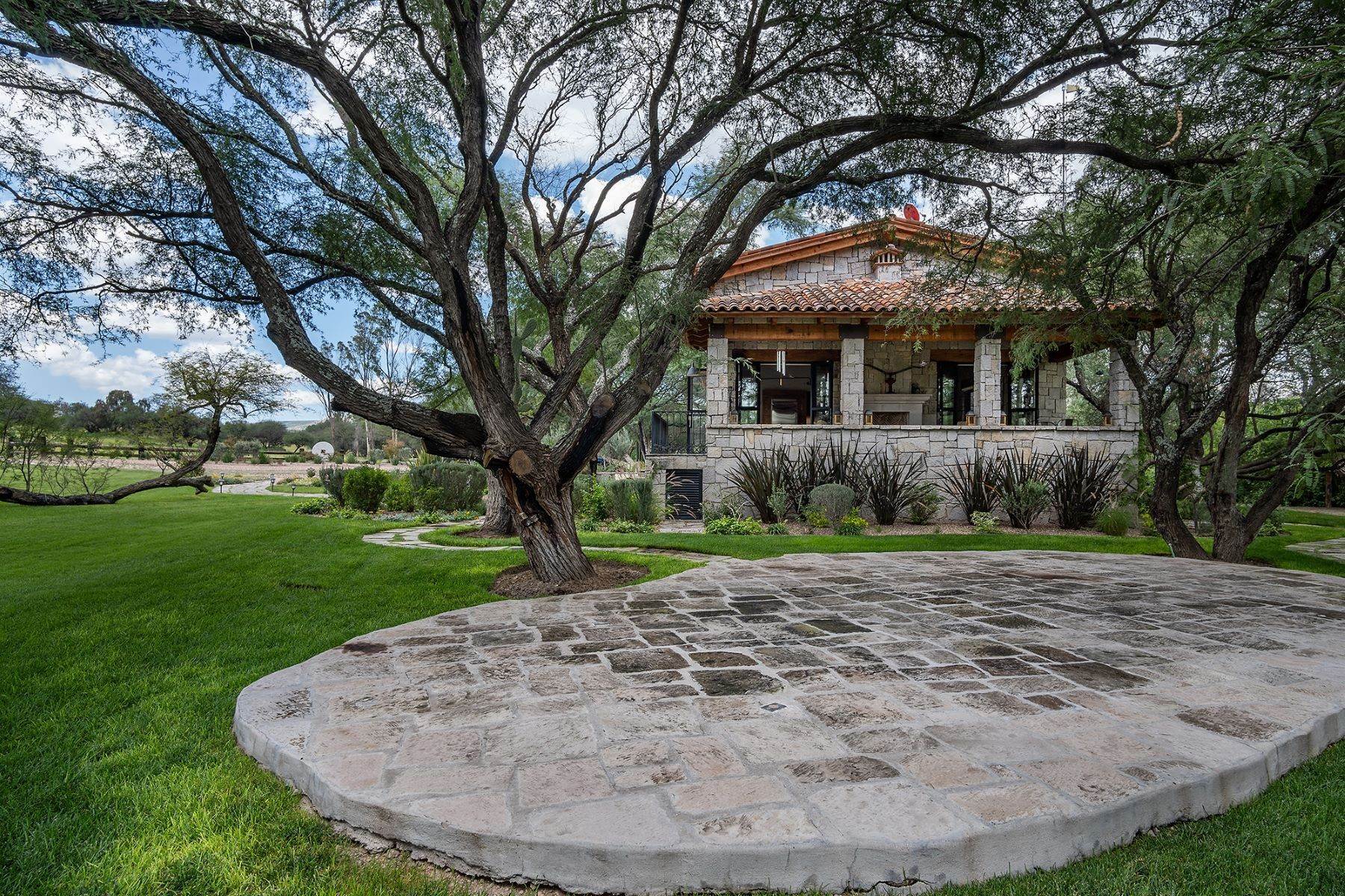 23. Single Family Homes for Sale at The Cottage Rancho la Loma San Miguel De Allende, Guanajuato 37700 Mexico