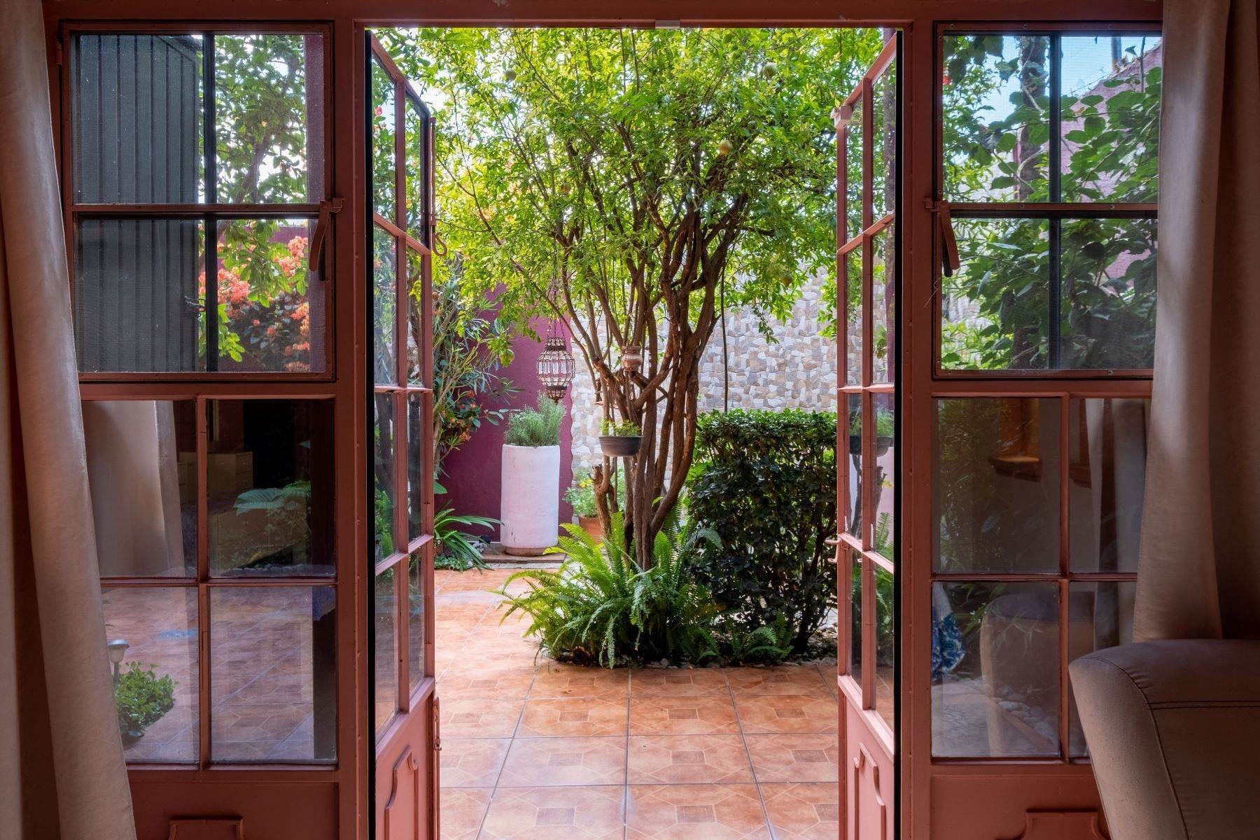 12. Single Family Homes for Sale at Paloma Inn Stirling Dickinson 22 San Miguel De Allende, Guanajuato 37750 Mexico