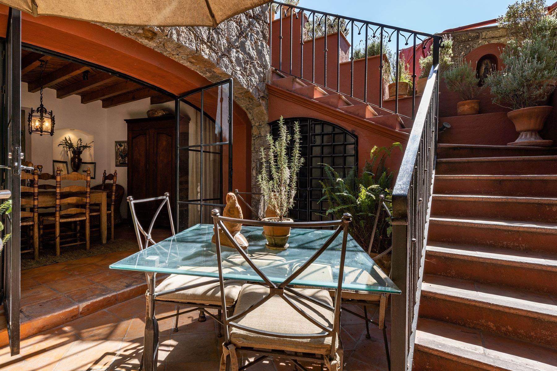 18. Single Family Homes for Sale at Villa Escondida Salida Real a Queretaro San Miguel De Allende, Guanajuato 37700 Mexico
