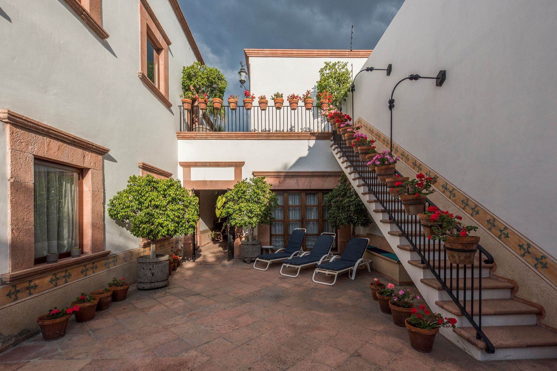 22. Single Family Homes for Sale at Casa Moneda Queretaro, Queretaro Mexico