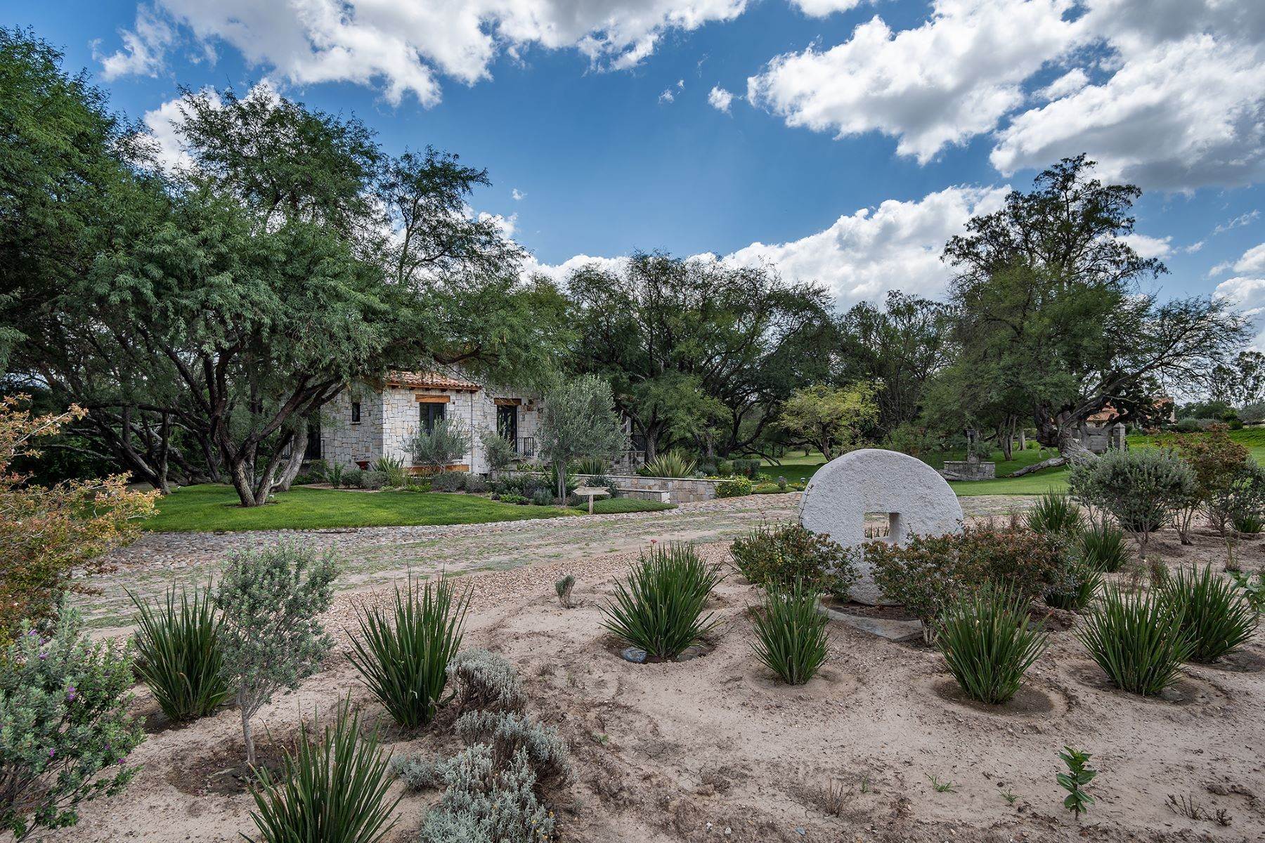35. Single Family Homes for Sale at The Cottage Rancho la Loma San Miguel De Allende, Guanajuato 37700 Mexico