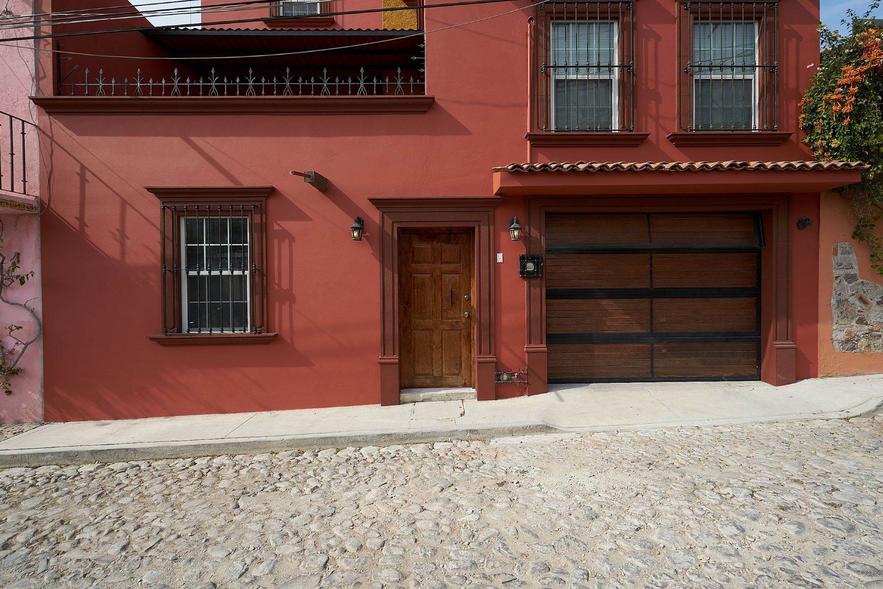 3. Single Family Homes for Sale at Casa Diana Diana 31, Olimpo San Miguel De Allende, Guanajuato 37736 Mexico