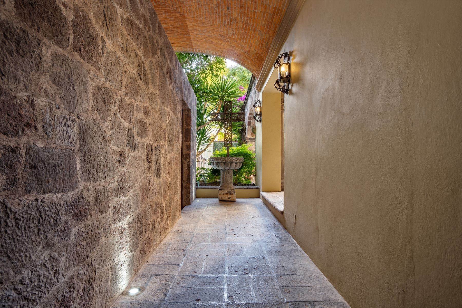 13. Single Family Homes for Sale at Casa William Gracia 9 San Miguel De Allende, Guanajuato 37700 Mexico