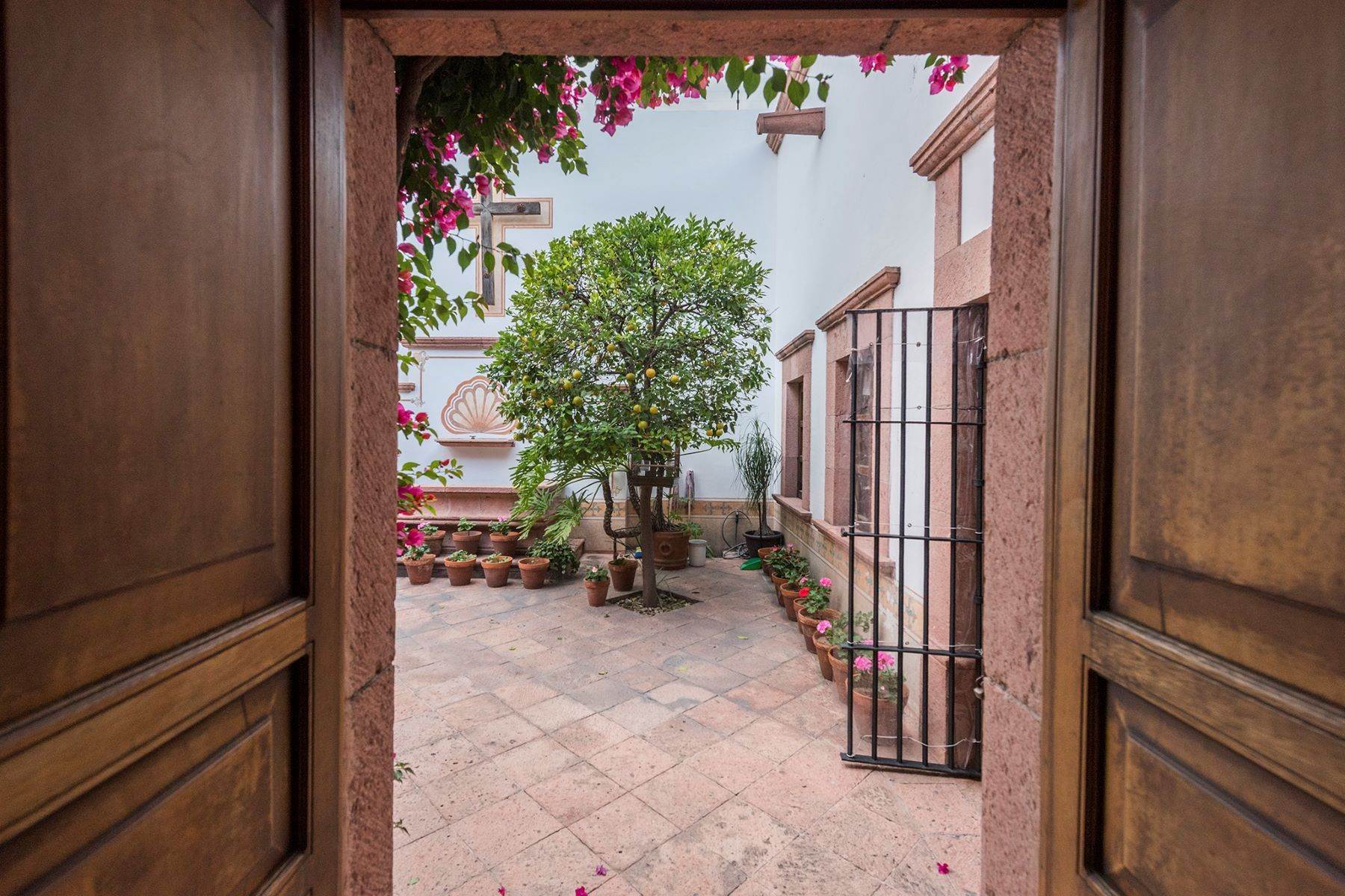 48. Single Family Homes for Sale at Casa Moneda Queretaro, Queretaro Mexico