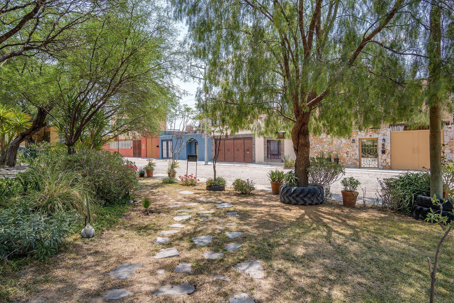 37. Single Family Homes for Sale at Casa Parque Guadalupana San Miguel De Allende, Guanajuato 37727 Mexico