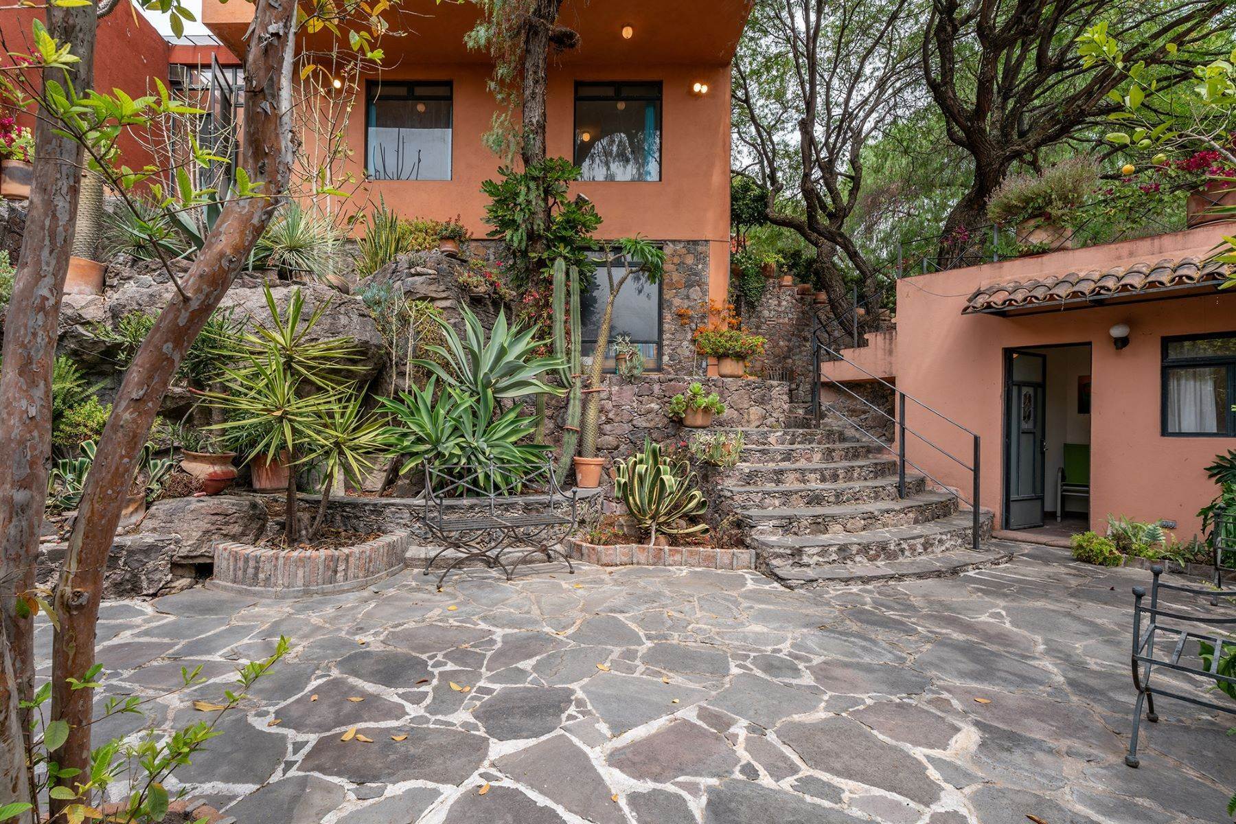 25. Single Family Homes for Sale at Casa Cascada Callejon Valle del Maiz 5 Other Guanajuato, Guanajuato 37775 Mexico