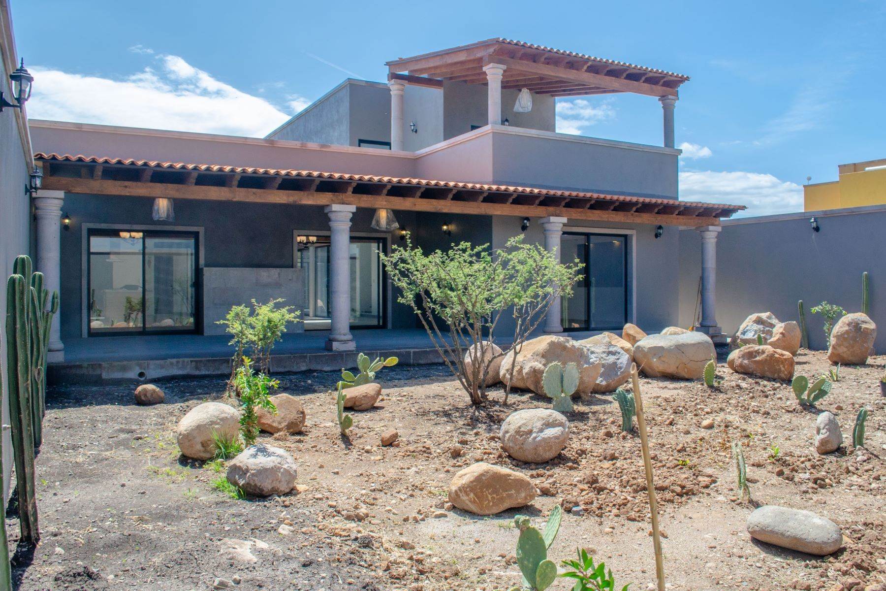 7. Single Family Homes for Sale at Casa Malanquin Marbella 30 San Miguel De Allende, Guanajuato 37797 Mexico