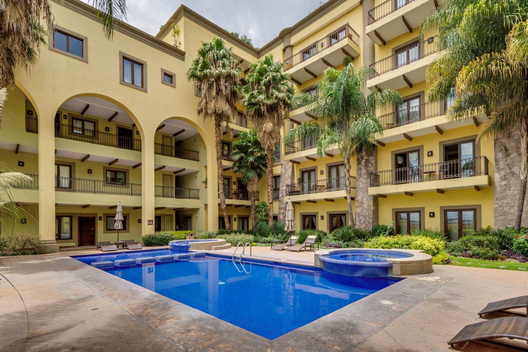 24. Condominiums for Sale at Caracol Condo 16 Subida del Caracol San Miguel De Allende, Guanajuato 37769 Mexico