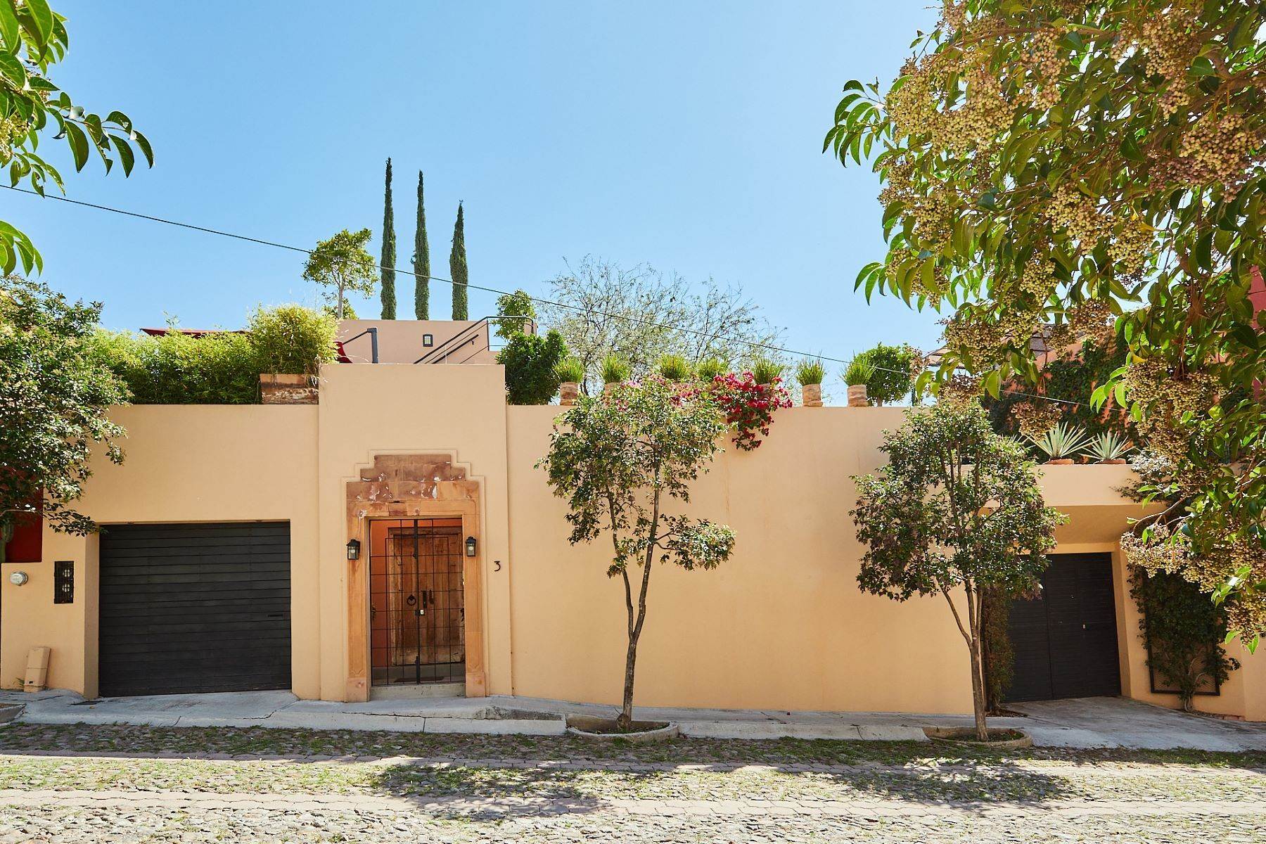 1. Single Family Homes for Sale at Casa Guadalupana Guadalupana #3 San Miguel De Allende, Guanajuato 37717 Mexico